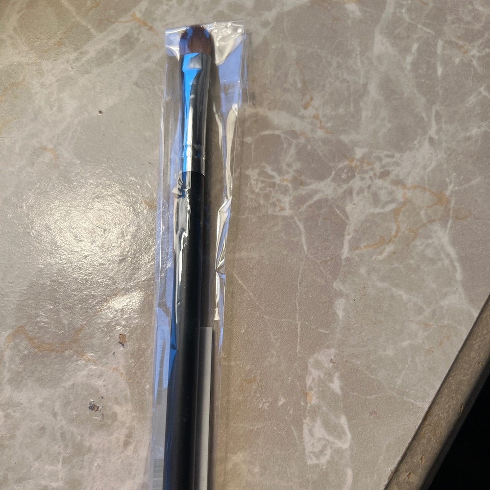 Morphe-M432-Flat Liner Definer Brush